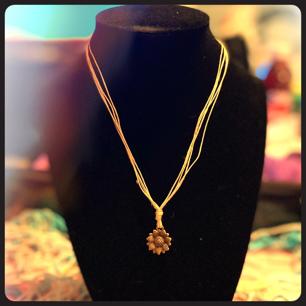 🌻•HANDMADE SUNFLOWER NECKLACE AND EARRINGS•🌻